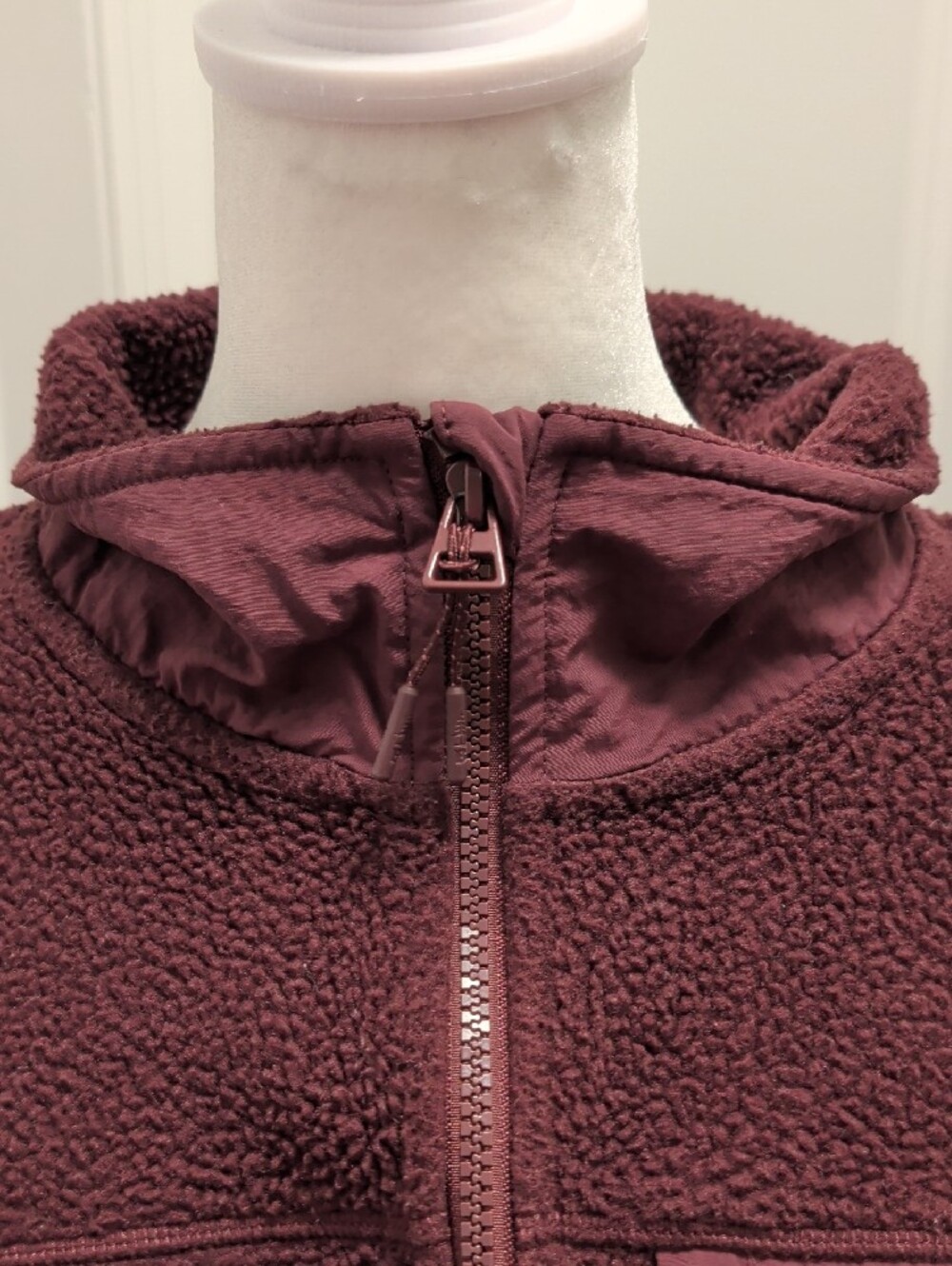 BASS Outdoors- Size Large  Women's Zip-Up Teddy Jacket in Burgundy - Picture 5 of 9
